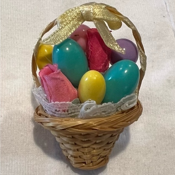 Vintage Avon Easter basket brooch - Picture 1 of 2